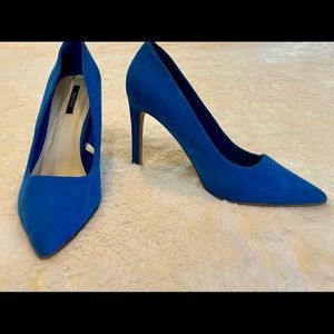 Comfy blue velvet heels
